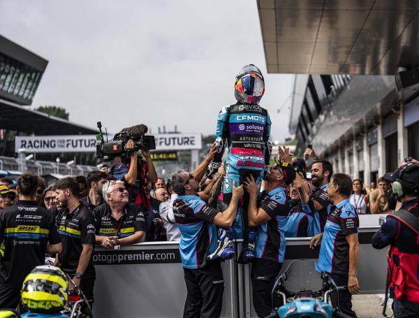 “Ojalá en un futuro pueda llegar a tener un nombre en MotoGP para hacer así fuerza y llevar un gran premio a Colombia. Sería un sueño que fuera una de las 20 pruebas del mundial".