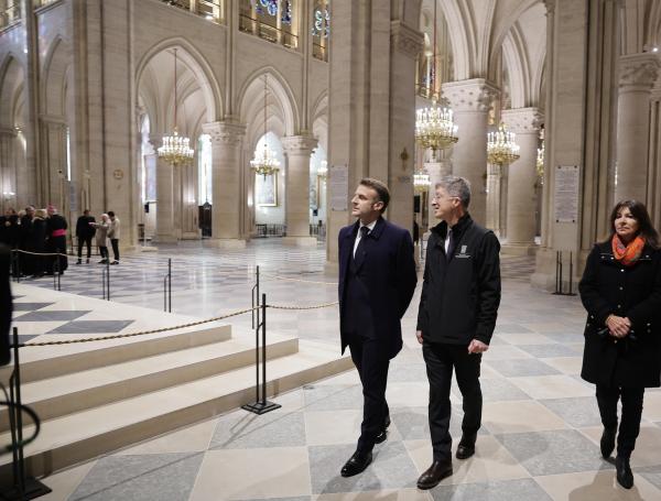 El presidente francés, Emmanuel Macron, durante su visita a la catedral de Notre Dame, el 29 de noviembre de 2024.