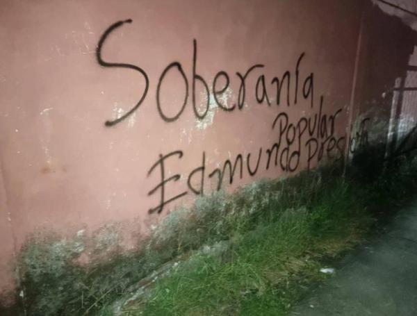 Grafitis en apoyo a Edmundo González