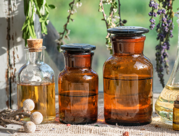 Los aceites esenciales como el de lavanda y romero están vinculados a mejoras significativas en la memoria y el rendimiento cognitivo, especialmente en personas mayores de 50 años.