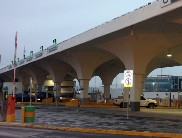 El puerto de entrada de San Ysidro es el más lento estas fechas.