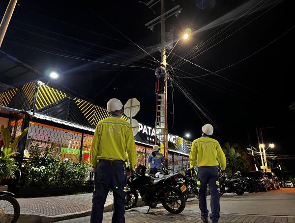 Operativos nocturnos para combatir el fraude de energía en las zonas comerciales