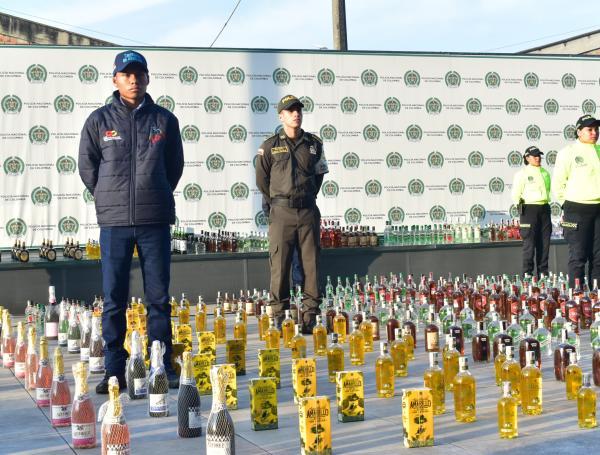 Más De 2100 Botellas De Licor Adulterado Y 10800 Estampillas De Seguridad Fueron Incautadas 2278