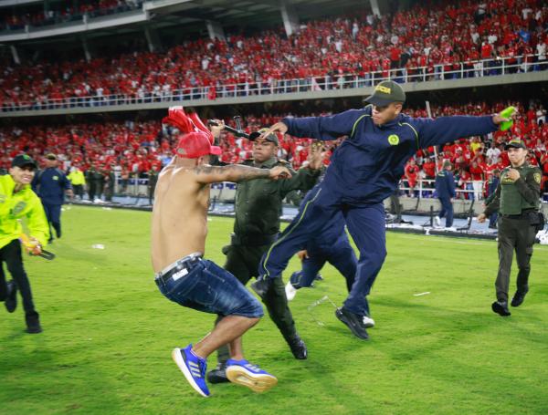 Disturbios en partido América vs. Nacional.