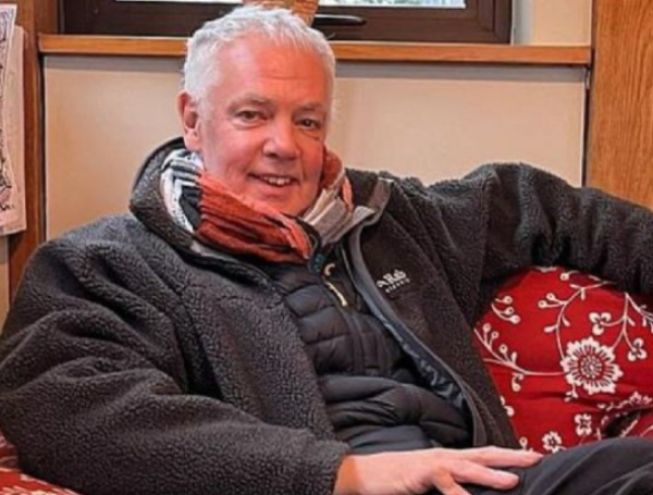 Hombre con cáncer oral