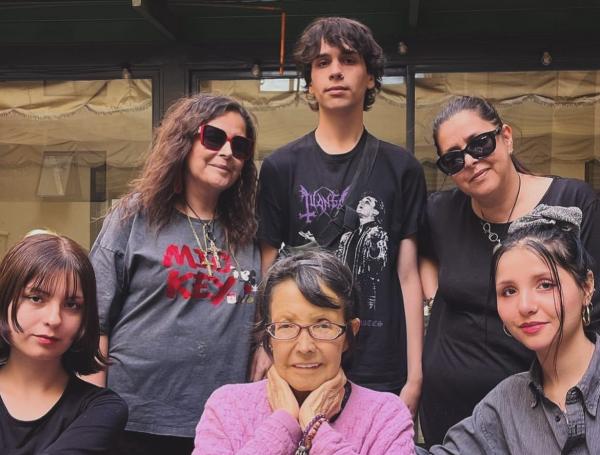 Margalida Castro con su familia.