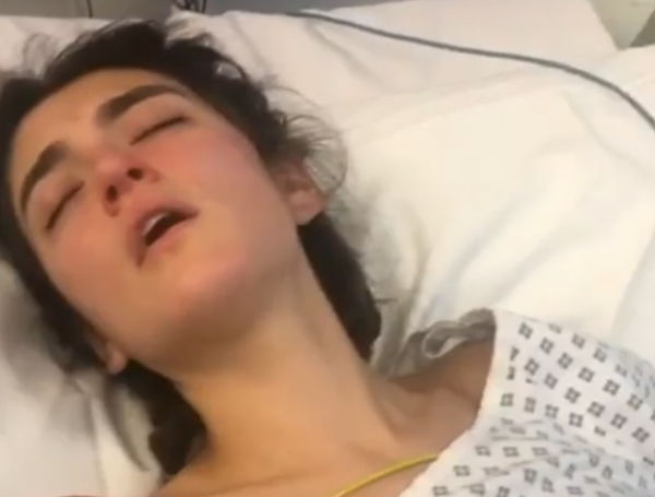 Mujer con síndrome del cascanues