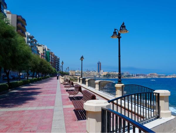 Sliema, Malta. En el noroeste de la ciudad fue encontrado el cadáver enmaletado.