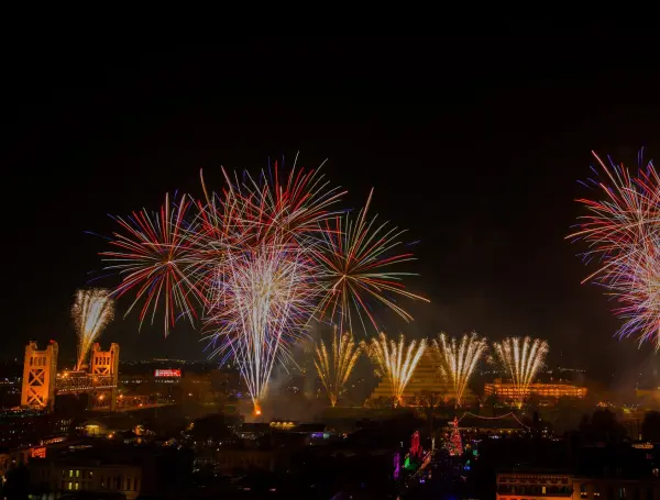 https://rove.me/es/to/sacramento/new-years-eve