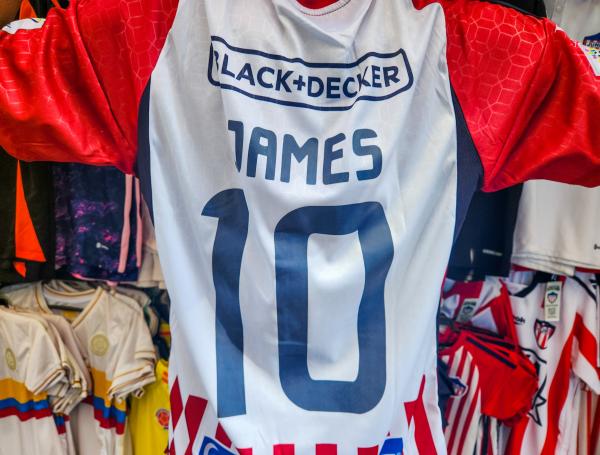 CAMISETA DE JAMES RODRÍGUEZ DEL JUNIOR