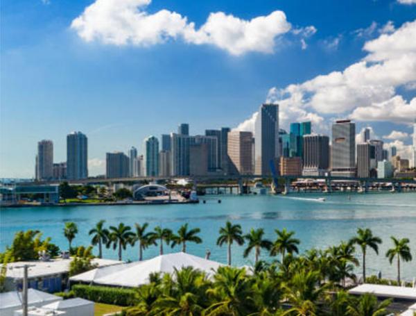 Bahía Biscayne es un pueblo ubicado en el condado de Miami-Dade.