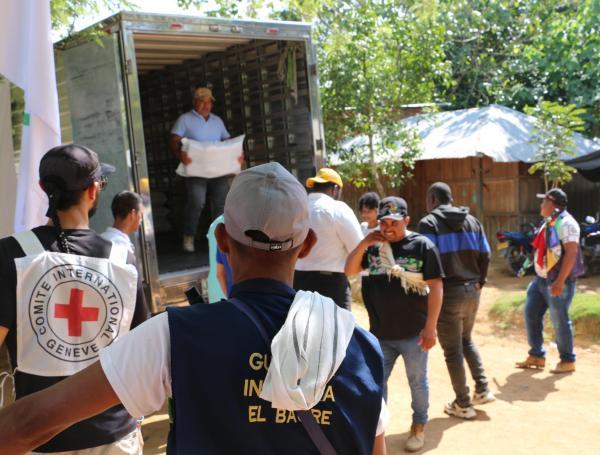 Ayudas humanitarias en El Bagre