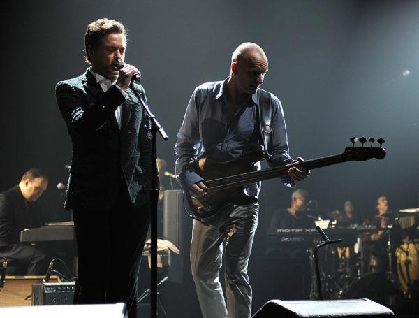 Downey Jr. y Sting cantando juntos