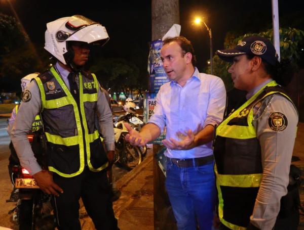 Alcalde de Cali, Alejandro Eder, en el oriente, cuando el 13 de enero hubo otra asonada por un puesto de control.