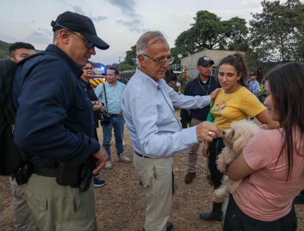 Durante la visita del ministro de Defensa, Iván Velásquez, se realizó la extracción de 31 campesinos.