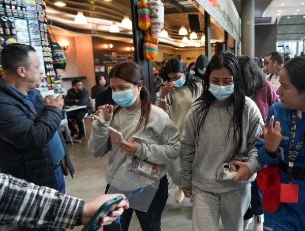 Migrantes colombianos que llegaron en vuelos de la fuerza pública.