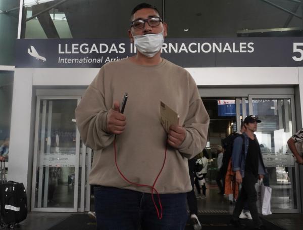 205 nacionales arribar al aeropuerto internacional El Dorado después de ser deportados por Los Estados Unidos