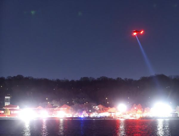 Helicóptero choca con un avión en Washington