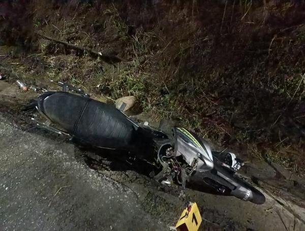 Una de las dos motos involucradas en el accidente en Cali.