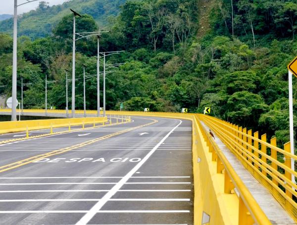 Viaducto del kilómetro 58 de la vía Bogotá - Villavicencio.