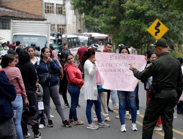 Protestas en Cali por falta del servicio de transporte escolar.