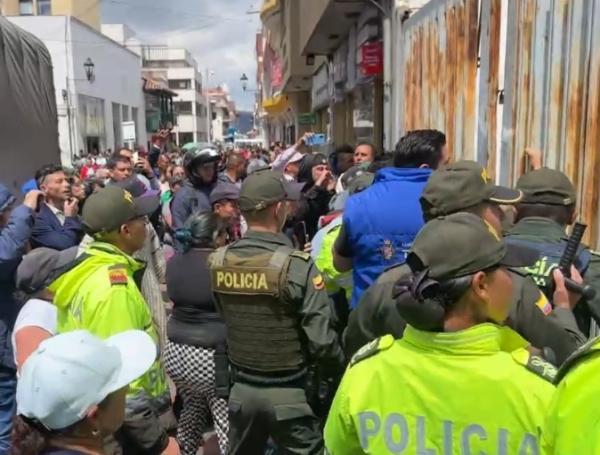 Operativos de control del espacio público en Tunja han terminado en confrontaciones con vendedores ambulantes.