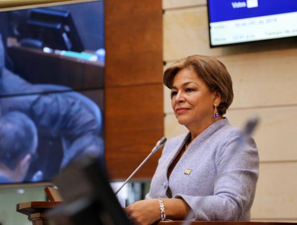 Esperanza Andrade vuelve al Senado.