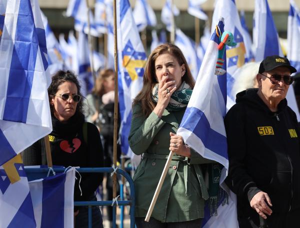 Hamás entrega a la Cruz Roja los ataúdes con los cuerpos de los cuatro rehenes israelíes