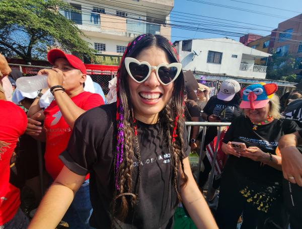 FANÁTICOS DE BARRANQUILLA ESPERANDO POR EL CONCIERTO