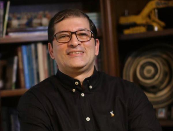 Óscar Torres Yarzagaray tiene maestrías en Gestión Logística y Gestión de Organizaciones.