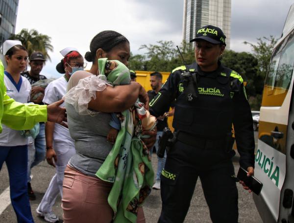 El reencuentro entre madre y su bebé, en Cali.