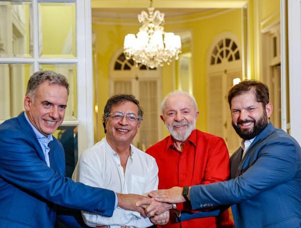 El presidente Gustavo Petro junto con sus homólogos Yamandú Orsi, Luiz Inacio Lula da Silva y Gabriel Boric.