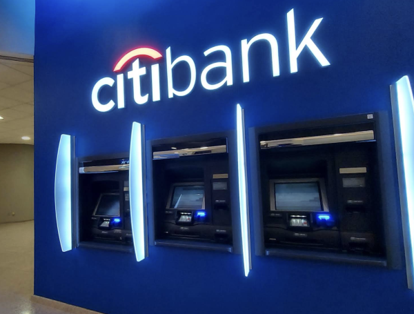 El banco aprobó una transacción billonaria pero logró revertirla.