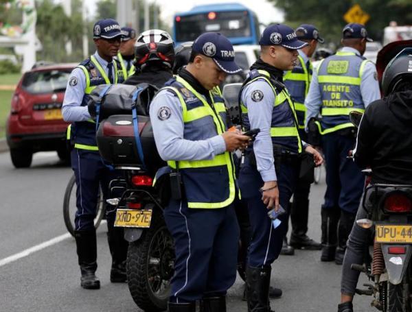 Agentes de tránsito, en Cali.