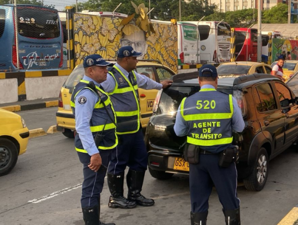 Agentes de tránsito, en Cali.