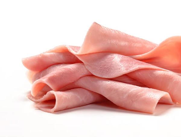 El jamón contiene exceso de nitratos.