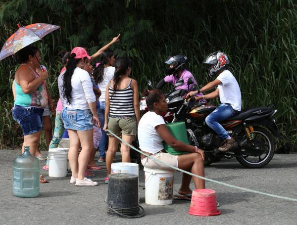 Poblaciones del litoral han acudido a protestas en las vías, reclamando agua.