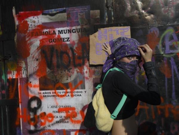 Mujeres marchando en México por el 8M.