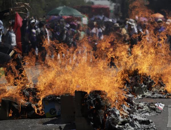 Mujeres marchando en México por el 8M.