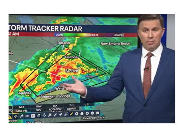 Video de fox siendo golpeado por un tornado