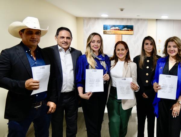 Los ocho senadores que radicaron la ponencia negativa de la reforma laboral