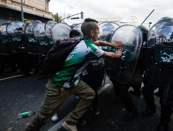 Venezuela asegura que presidente de Argentina, Javier Milei, cruzó 'muchas líneas rojas' en protesta de jubilados