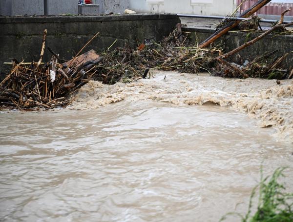 Inundaciones en el centro de Italia causan destrozos y cientos de personas evacuadas