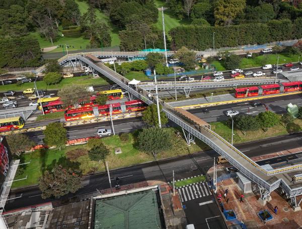 nuevo carril restituido de 550 metros, en la autopista Norte, a la altura de la estación de TransMilenio Toberín, desde la calle 163 hasta la 167,