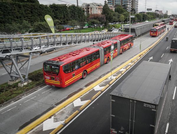 nuevo carril restituido de 550 metros, en la autopista Norte, a la altura de la estación de TransMilenio Toberín, desde la calle 163 hasta la 167,