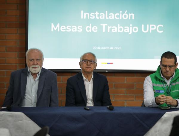 El ministro de salud Guillermo Alfonso Jaramillo en la instalación de la mesa de trabajo UPC