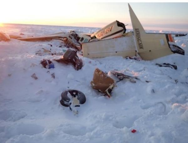 Así quedó el avión tras accidente en Alaska.