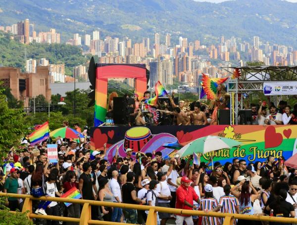 Marcha del orgullo LGBTIQ+ en Medellín.