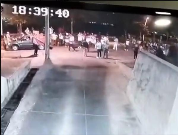 Imágenes de las cámaras de seguridad compartidas por la senadora.