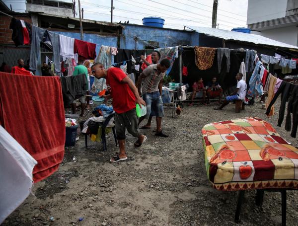 El patio que une las 13 celdas en el centro de reclusión de Marte. Al fondo están 'Espartanos' y al otro lado, 'Shottas'.